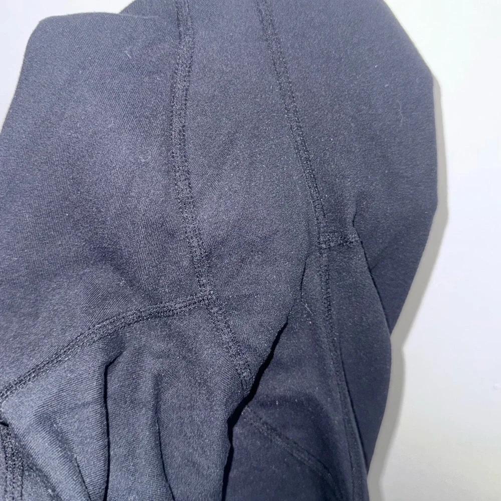 Lululemon black capri size 6